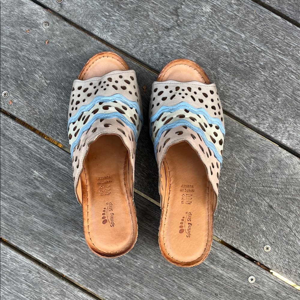 Spring Step Women's Tan and Blue Mules